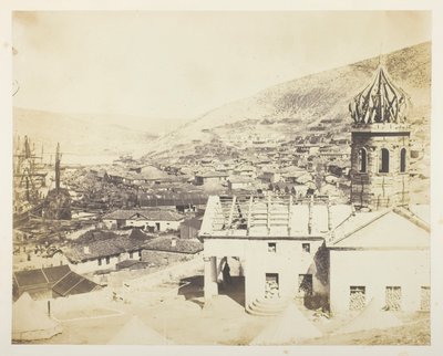 A igreja russa e a cidade de Balaklava de Roger Fenton