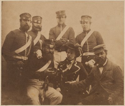 Dois oficiais e quatro homens com cantineira, Crimeia, 1855 de Roger Fenton