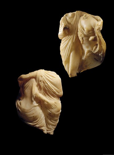 Uma díade de mármore greco-romana de Príapo abraçando uma bacante de Roman