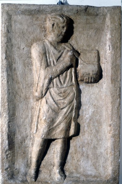 Um homem a escrever com uma caneta numa tábua de cera, baixo-relevo romano, séc. II-3º. de Roman