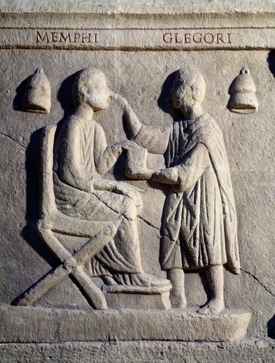 Um oftalmologista examina os olhos do seu paciente (Relevo inferior, século II) de Roman