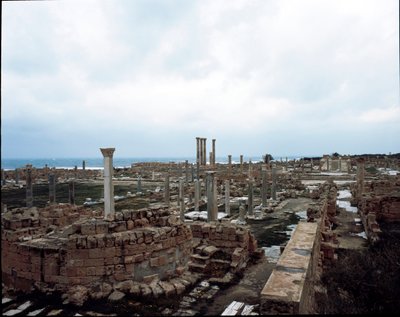 Sítio arqueológico e teatro romano, séc. II-XIII de Roman