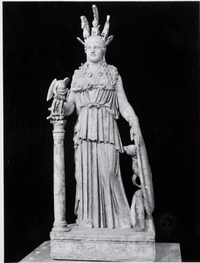 Athena Parthenos, cópia de um original do século V de Phidias (c.500-c.432 a.C.) (mármore) (foto a p/b) de Roman