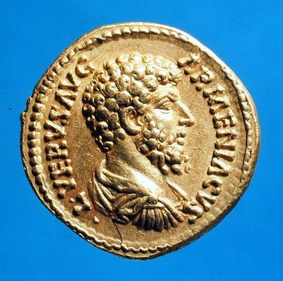 Aureus (anverso) com o busto de Lucius Verus (AD 161-AD 169) drapejado e cuirassed. (dourado) Inscrição: L VERVS AVG ARMENIACVS de Roman