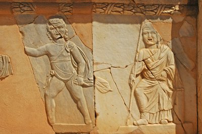 Bas-relevos sobre o Proscênio do Teatro Romano, Sabratha, Líbia, século II d.C. de Roman