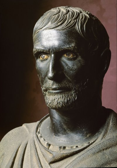 Busto de Brutus (Bruto Capitolino) (Capitolin) - Escultura em bronze. 300 AC, Dim. 79 cm - Roma, Musei Capitolini, Palazzo dei Conservatori, Sala dei Trionfi - Busto de Lucius Junius Brutus, conhecido como Capitolino Brutus - Escultura em bronze. de Roman