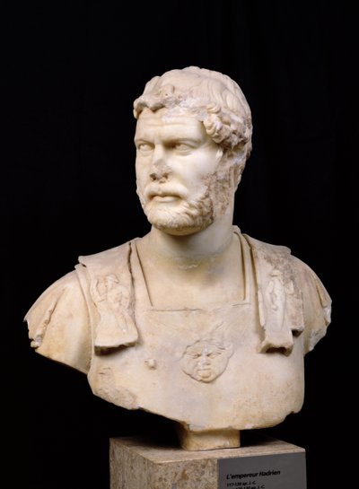 Busto do Imperador Adriano (76-138) encontrado em Creta (mármore) de Roman