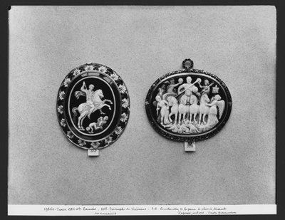 Cameos representando Constantino II, o Jovem, matando seus inimigos e o Triunfo de Licínio de Roman