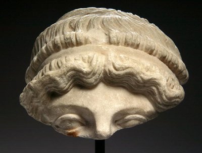 Fragmento de uma estátua (mármore) de Roman