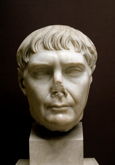 Chefe do Imperador Trajano, século II (escultura em mármore) de Roman