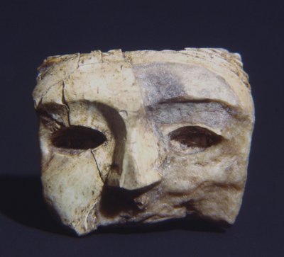 Máscara humana, do túmulo de Bernardini di Palestrina de Roman