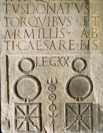 Insígnia da Legião Vitoriosa Valeriana, legião romana criada no século I d.C. de Roman