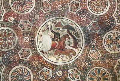 Mosaico com cena de caça, século IV d.C. (mosaico) de Roman