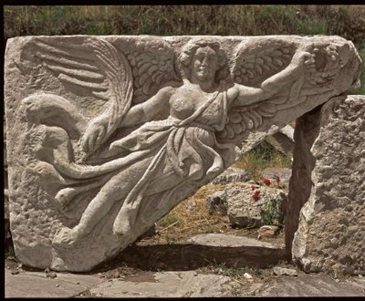 Nike. Ala em baixo relevo do século II de Roman