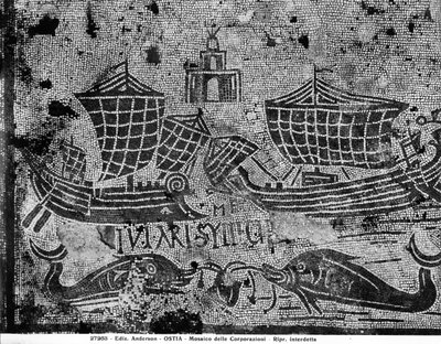 Detalhe do pavimento da Piazzale dell Corporazioni representando uma cena náutica (mosaico) de Roman