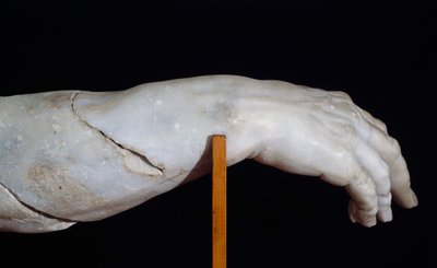 A mão direita de Polifemo, fragmento do Grupo Polifemo, ou Ulisses cegando Polifemo, escultura de mármore de Agesander, Atenodoro e Polidoro, cópia do original do período helenístico, civilização romana de Roman