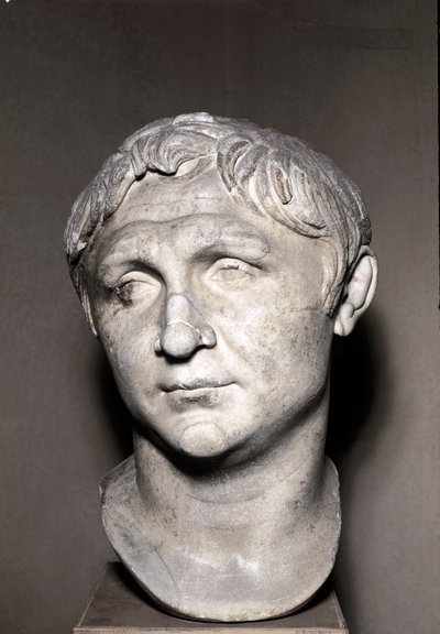 Retrato de Pompeu o grande (escultura em mármore) de Roman