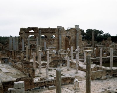 Banho público construído sob o imperador Adriano, século II de Roman
