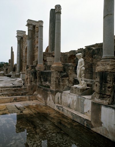Banho público construído sob o imperador Adriano, século II de Roman
