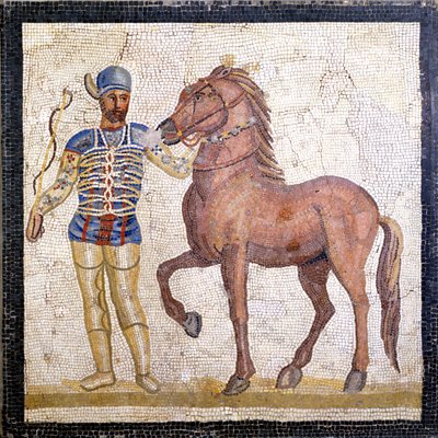 Representação das quatro facções do circo romano: o blues (factio veneta). As facções eram clubes envolvidos em competições circenses no Alto Império (século I d.C.) e caracterizados por uma cor. Mosaico, Roma Museo nazionale Romano. de Roman
