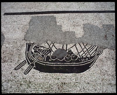 Arte Romana: Mosaico "Ship" da Corporation des gens de la mer, Place des Corporations de Roman