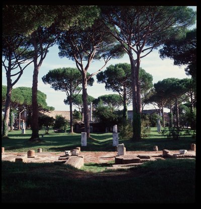 Arte Romana: vista das ruínas do sítio arqueológico de Ostia (Praça das Marcas) de Roman