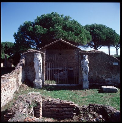 Arte Romana: vista das ruínas do santuário do divinite Attis (ou Atys), região IV de Roman