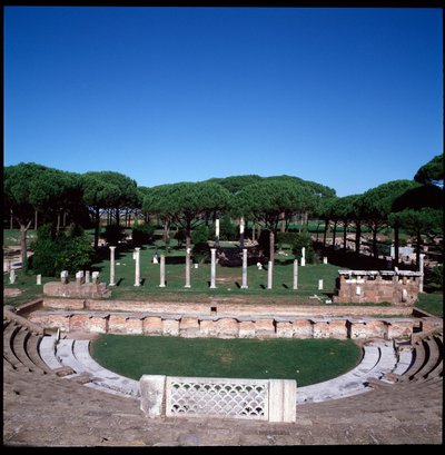 Arte Romana: vista para as ruínas do teatro de Roman