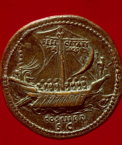 Arte romana: moeda do Imperador Adriano (ou Adrien) (76-138 d.C.) representando uma galera imperiosa. 119 D.C. Paris, B.N. de Roman