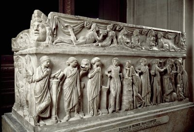 Arte romana: o sarcófago de mármore decora meias retratando as Musas e uma cena de banquete. De Óstia. 120-130 D.C. Paris, Museu do Louvre de Roman
