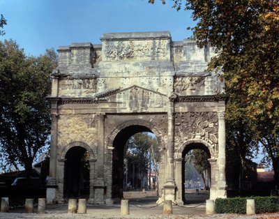 Arte romana: vista do Arco do Triunfo ou Arco de Marius de Roman