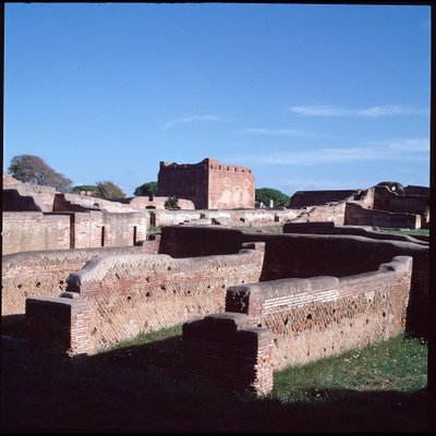 Arte romana: vista das ruínas do sítio arqueológico de Óstia de Roman