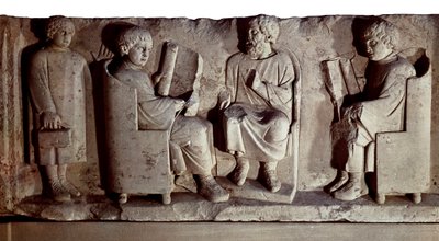 A civilização romana. Alívio retratando a cena escolar. Trier, anteriormente conhecida em inglês como Treves, é uma cidade na Alemanha às margens do Mosela, conquistada pelos romanos no último século I a.C. e renomeada Trevorum. de Roman