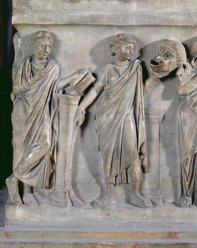 Sarcófago das Musas, detalhe de Clio e Thalia, c.160 AD marble de Roman