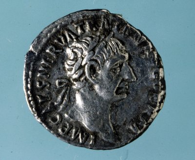 Moeda de prata com a efígie do Imperador Romano Nérva (26 - 98). de Roman