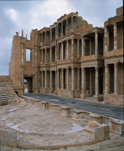 Palco do teatro romano, séc. II-3 de Roman