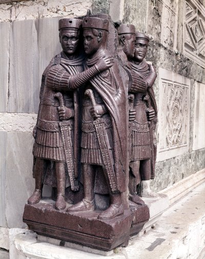 Tetrarcas. Esculturas em porfída vermelha do século IV. Veneza, Praça de St. Mark. de Roman