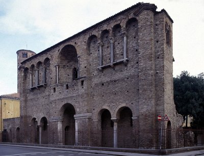 O Palácio do Imperador Teodórico o Grande (455 - 526) em Ravena. de Roman
