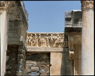 Vista do templo de Adriano de Roman