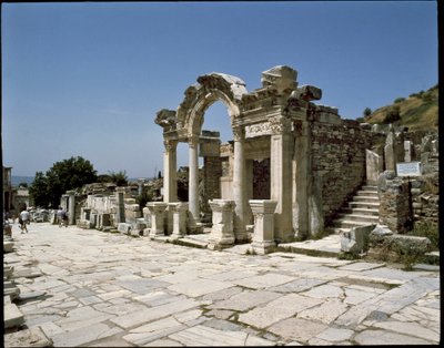 Vista do templo de Adriano de Roman