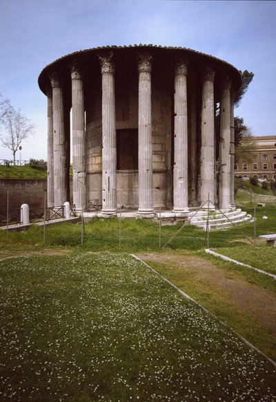 Vista do templo de Hércules Victor (Hércules Olivarius), 213 AC (fotografia) de Roman