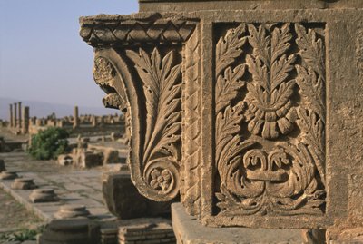 Fragmento arquitectónico com decoração esculpida, Mercado Sertius, Alto Período Imperial (27 aC-395 dC) de Roman Imperial Period