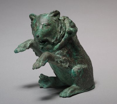 Ampola de óleo em forma de urso dançarino, anos 200 de Roman Imperial Period