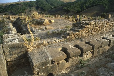Vista de um lavatório comunitário, Alto Período Imperial (27 aC-395 dC) de Roman Imperial Period
