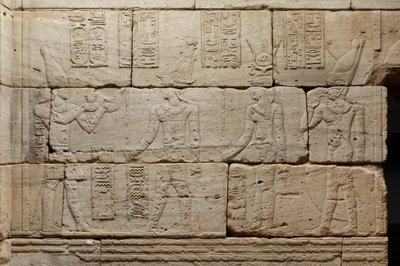 Alívio do Templo de Dendur, c.10 aC (arenito eólico) de Roman Period Egyptian