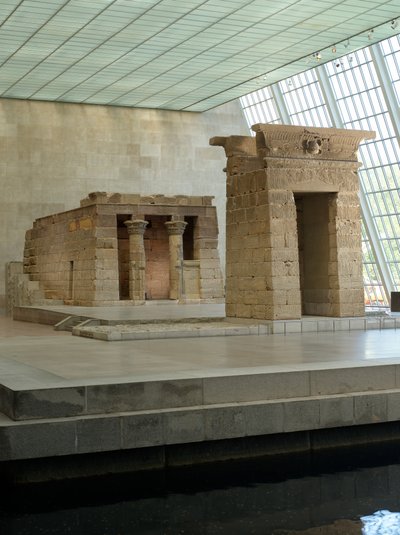 O Templo de Dendur, c.10 aC (arenito eólico) de Roman Period Egyptian