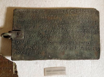 Decreto de postagem em latim sobre placa de bronze: foi promulgado em 21 de janeiro de Roman Roman