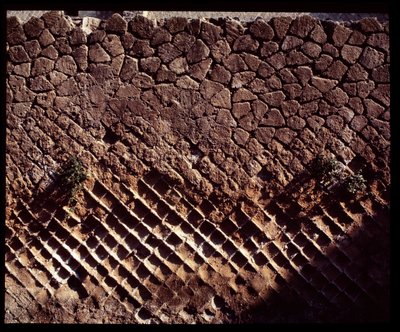Detalhe das construções romanas (opus mixtum ou Opus vagecum e Opus compositum) Século V a.C.-1 d.C. de Roman Roman