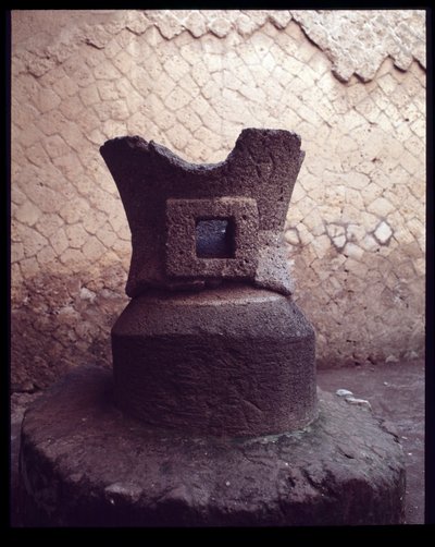 Grindstone of the Pistrinum (padaria), século V a.C. - século I d.C. de Roman Roman