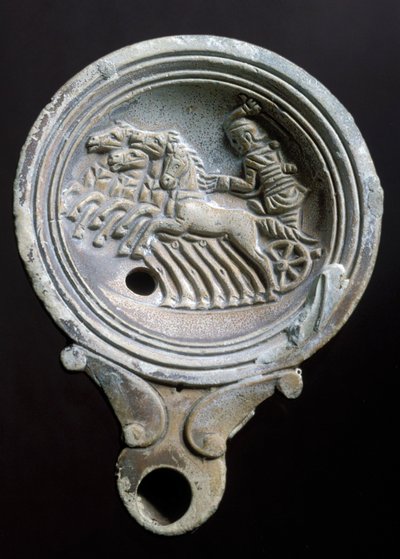 Lâmpada de óleo representando uma carruagem de corrida com quatro cavalos (terracota) de Roman Roman